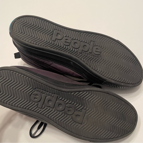 People The Phillips Puffy Sneaker - Picture 4 of 5